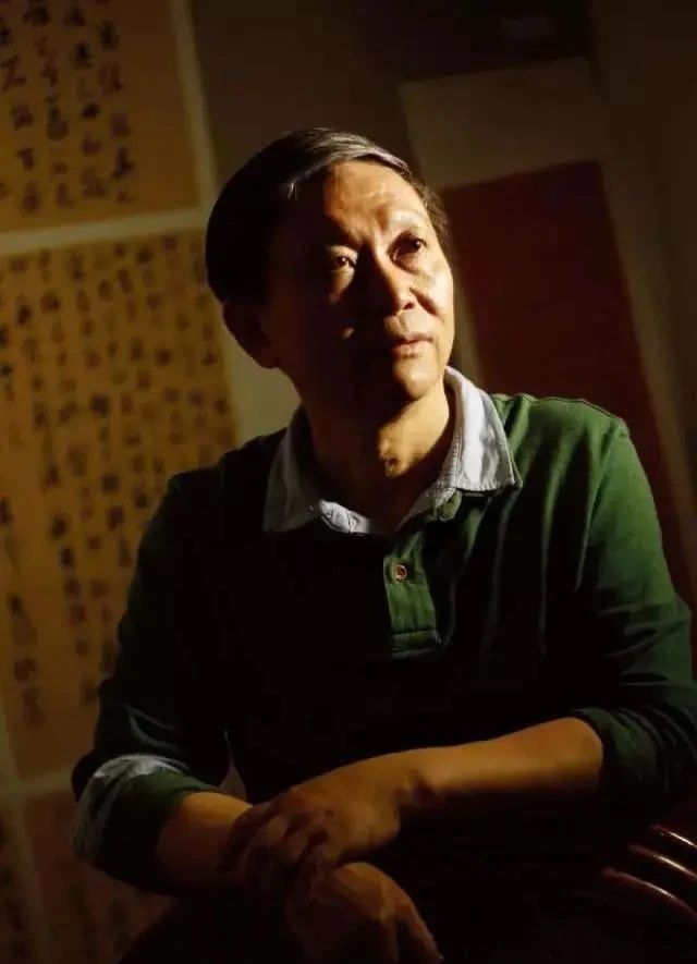 他不仅获得了首届楷书展大奖,而且还摘得全国第二届册页展最高奖