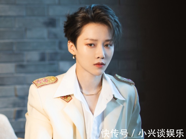 刘雨昕最好的出路,长驻热门综艺,或者不放弃舞台同时当演员