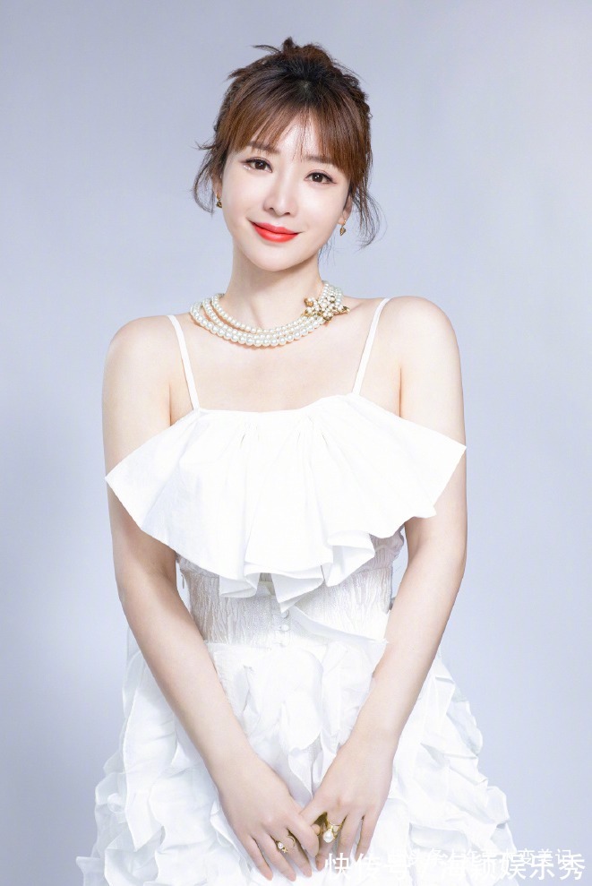 珍珠项链 女人过了45岁,建议少戴这4种“首饰”,显廉价不说还没气质