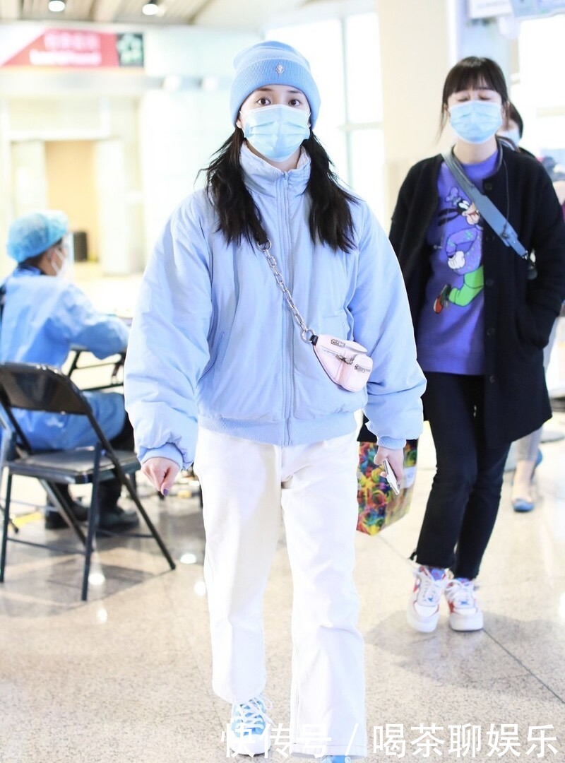 晴空|还在穿黑白灰?婴儿蓝色太好看了,配白色清新的像冬日的晴空