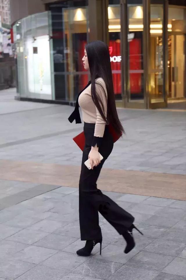 小姐姐|脸型清秀的小姐姐,身穿吊带连衣裙,凸显美好的气质