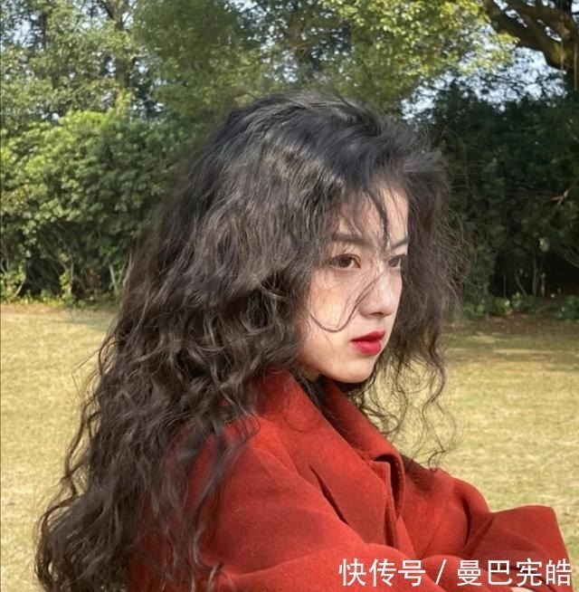 姐妹|别乱换发型,建议女生:多考虑这些“热门款”,时髦显气质