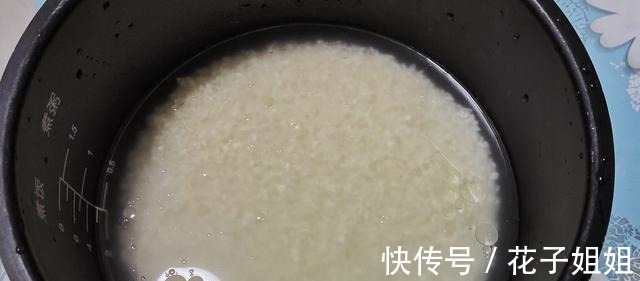 厨师|蒸米饭不要只放清水了,饭店30年厨师教我2个方法,米饭喷香松软!