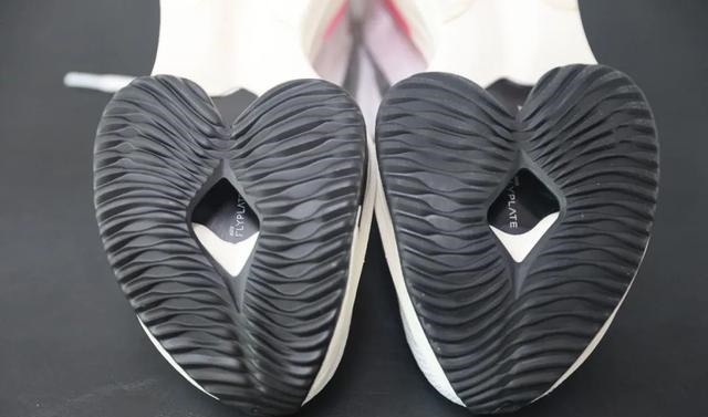 莆田 也许你在某宝上买的折扣跑鞋是莆田货!真假鉴别教程让你不再被坑!