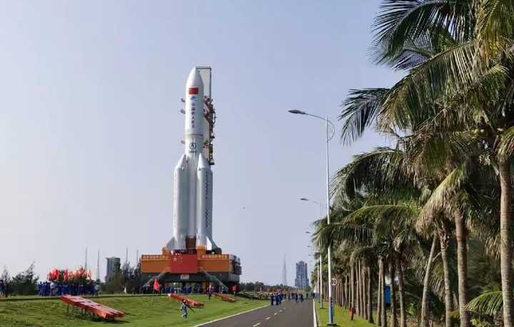 长征五号已就位，这回要射上去个大家伙！为新世纪以来世界最大