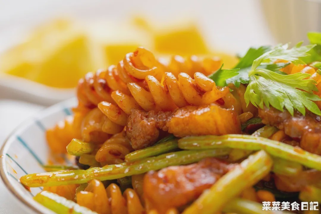 10分钟搞定！这面随手一炒太绝了，香到邻居来敲门