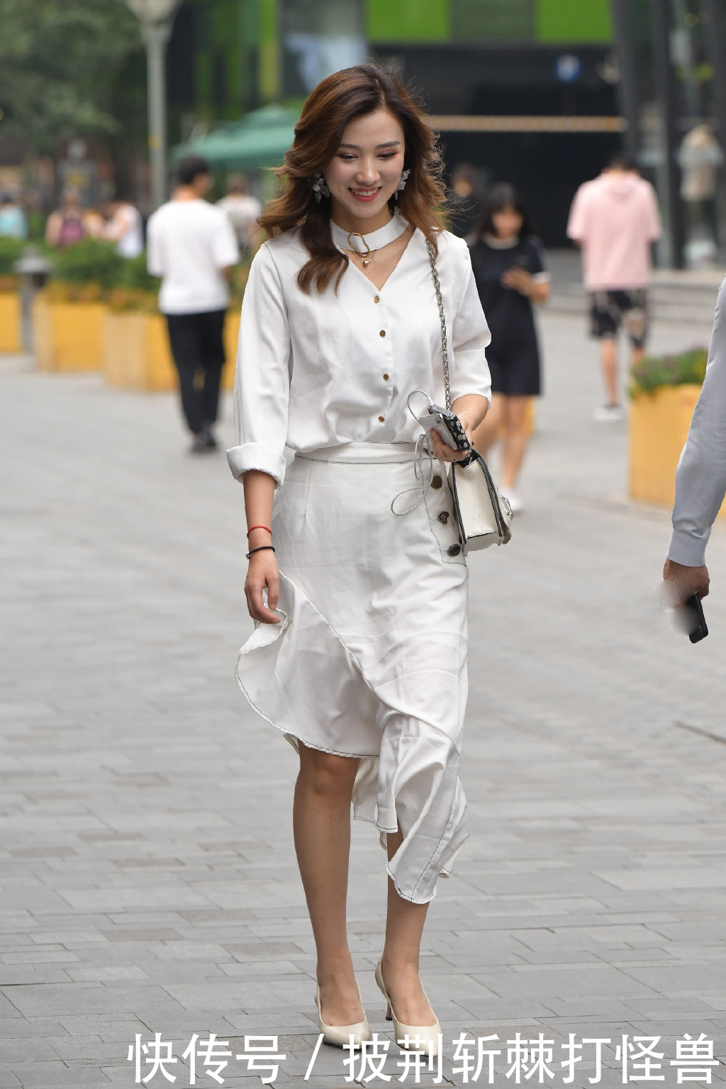 半身裙|追求优雅感的你,不妨试试半身裙,用心就能搭配出自己想要的美