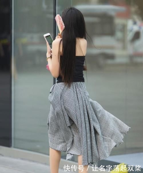 穿搭 妹子的黑色褶皱裙穿搭,让人忘记夏日的炎热