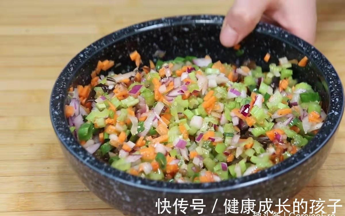 2个洋葱，一把芹菜，教你好吃做法，超解馋，比吃大鱼大肉还香