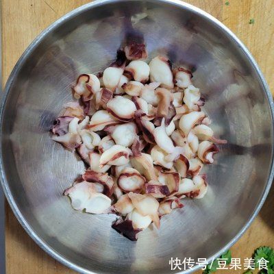 好吃的辣炒章鱼足是这样做的,营养美味,看一遍就会