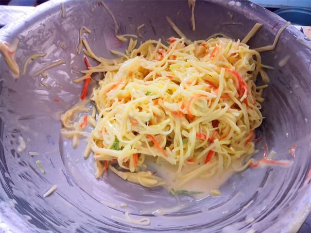 土豆做丸子，原来这么好吃，我家一周做5次，孩子特喜欢，太香了