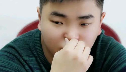 鼻子两侧的白色分泌物是什么东西?为何越挤越多?一起来了解一下