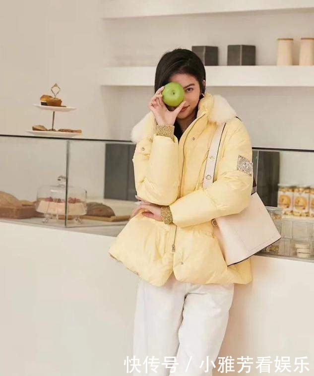 色系|不管大衣还是羽绒服,女人少买黑色,这4种颜色更高级,时髦减龄