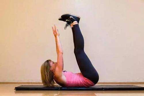 瑜伽垫|什么动作练腹肌效果最好教练推荐4个动作,高效打造腹肌线条