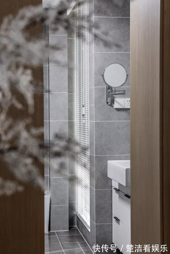 全屋|装修时房门别装单开门了，他家这么设计，让全屋瞬间放大一倍