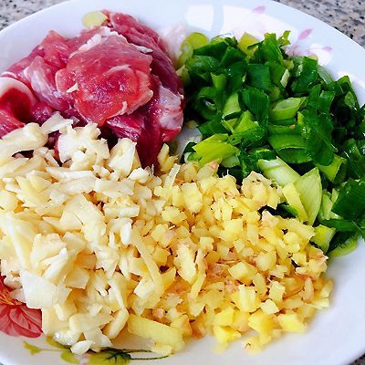 土豆茄子炖五花肉