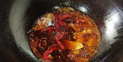 年夜饭“虎皮肘子”怎么做好吃？记住这2个诀窍，口感软烂味香