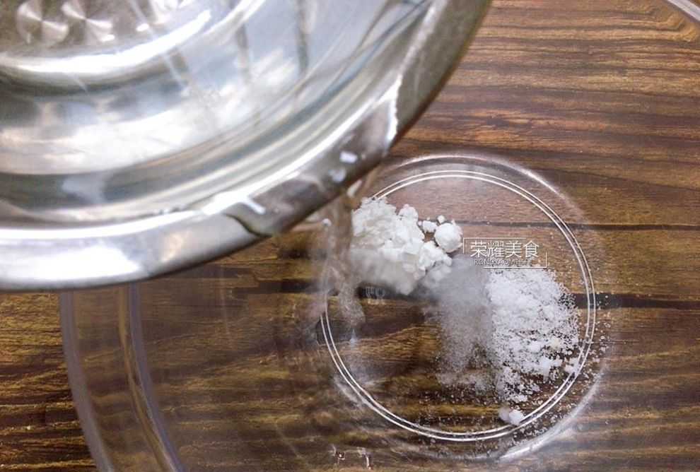 草莓万万别直接用水清洗,为了家人健康,加入两种,干净又卫生
