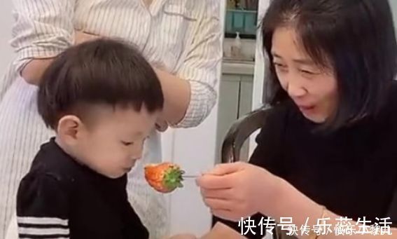 喂养|一岁孩子喂养有讲究,宝妈做好“5件事”,孩子成长不耽误