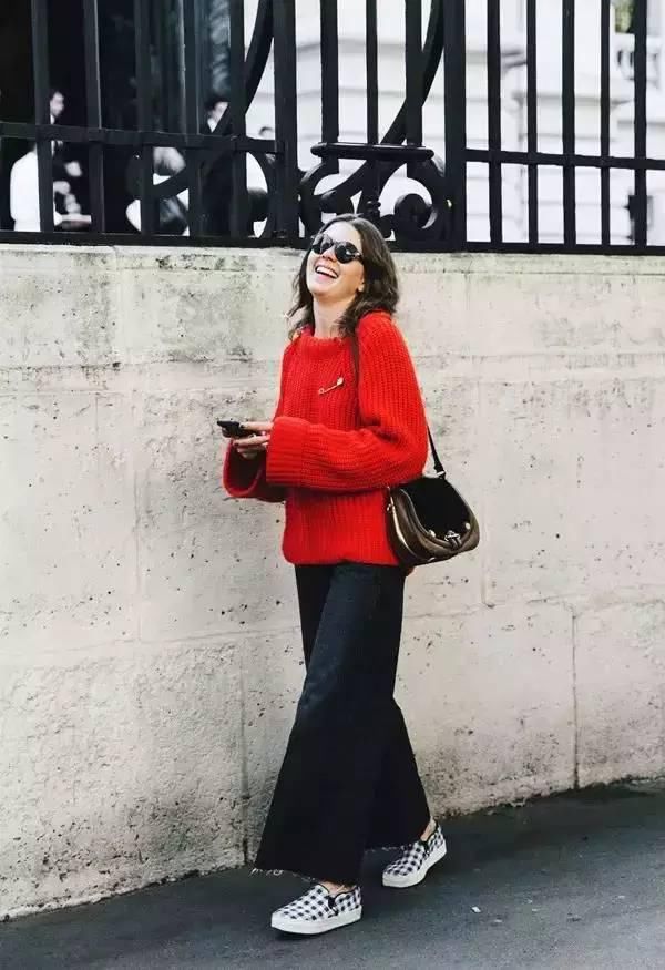 女人这样穿毛衣，从初秋时髦到寒冬！