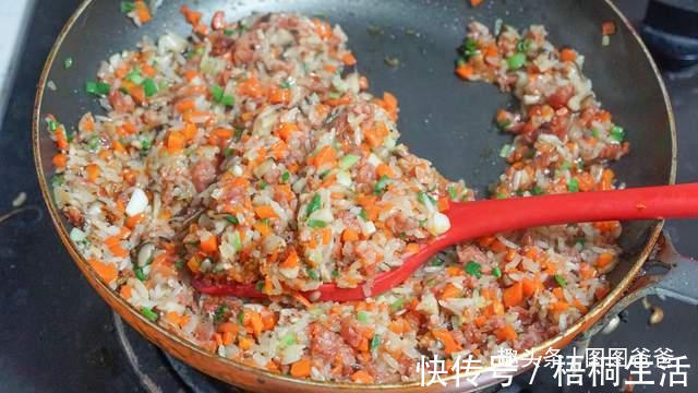 搅拌均匀|早餐别吃包子馒头了,1块钱饺子皮,5种巧用,美味解馋,孩子最爱