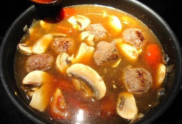 好吃|肉丸和面条一起做,原来这么好吃,我家一周吃5次,上桌汁都不剩