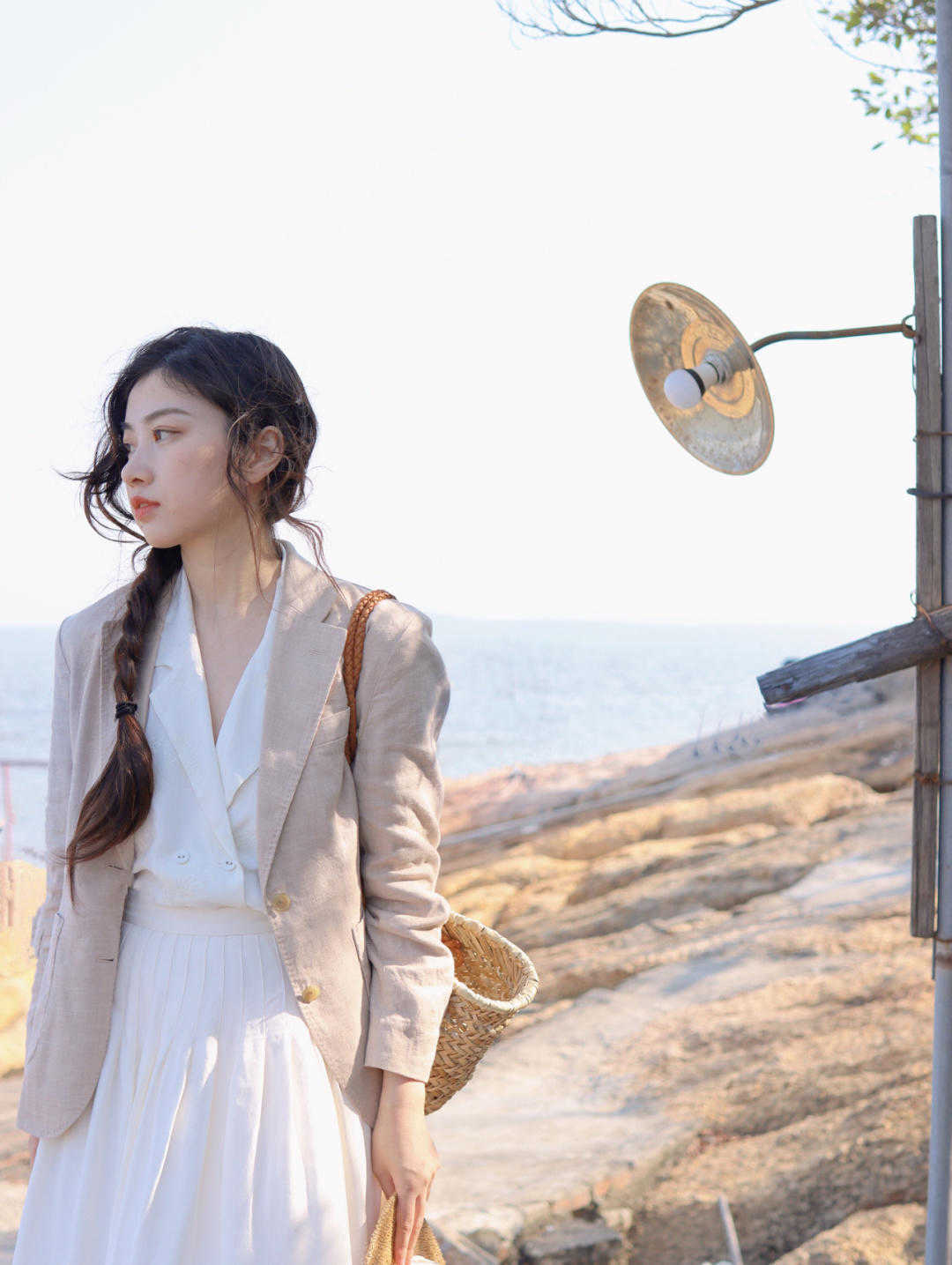 半身裙 为何你穿衣土气?衬衫搭半身裙或者牛仔裤优雅时髦,适合普通女生