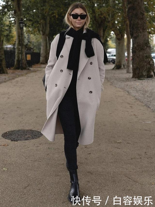 人人都会的“大衣配毛衣”,这位中年博主穿出高级感,优雅又舒适