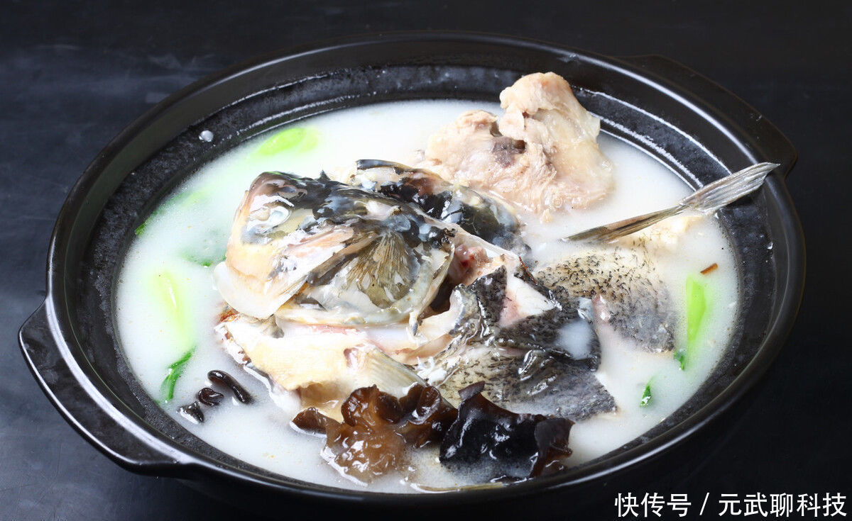 鱼头豆腐汤的做法,鱼头豆腐汤要想汤浓白,这一步做不好就失败