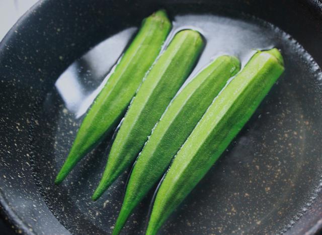 关键|为什么你炒的秋葵又苦又涩这一步是关键,很多人都忽略了