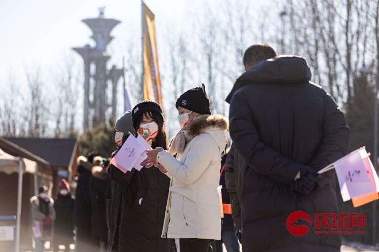 火炬|北京冬奥会火炬在奥林匹克森林公园传递，张伯礼、童朝晖完成火炬传递接力