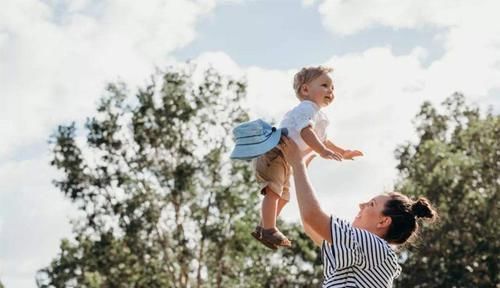 婴儿|宝宝3岁前,妈妈多做5件事,孩子会越来越聪明