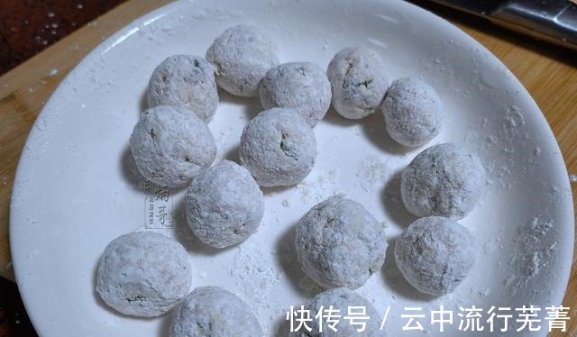 豆腐丸子|豆腐营养极高,但小孩子不喜欢吃,教你这样做,圆溜溜上桌就光盘!