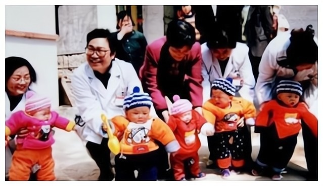 养育多胞胎|中国首例“5胞胎”长大了,个个年满18岁,如今现状却让人唏嘘