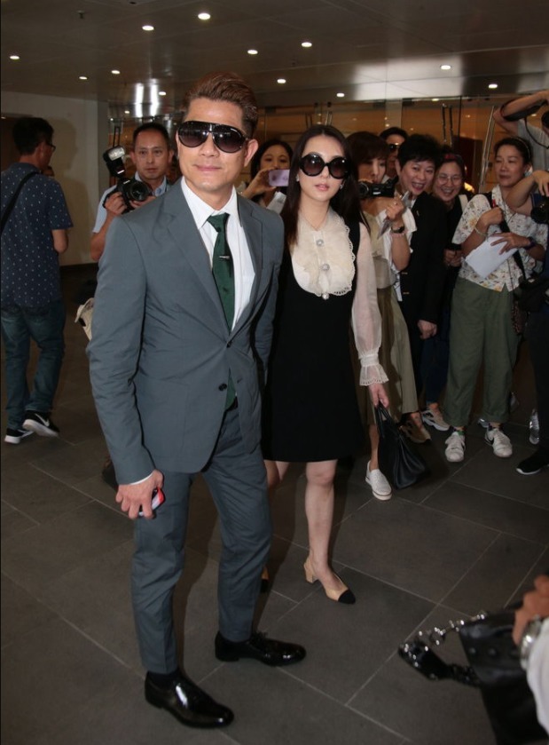 雪纺衫|方媛不愧是“天王嫂”,穿雪纺衫配黑色连衣裙甜美温柔,娇俏可爱