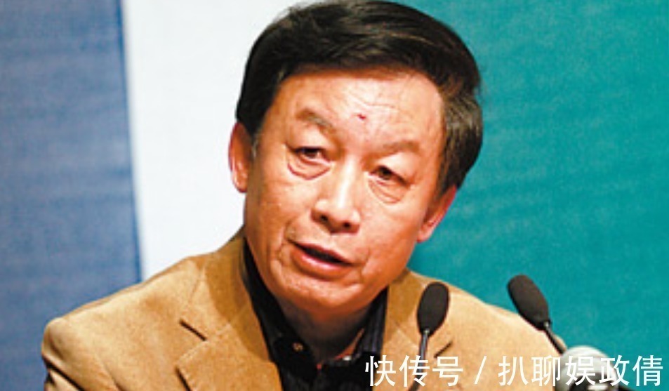 易中天@作家易中天:原以为母亲是农家姑娘,没想到却是总理府的千金小姐