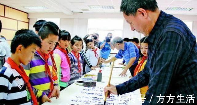 井柏然!神奇的“欧阳娜娜字体”火了,每个字都不好看,组合起来却萌萌的