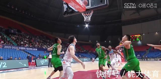 球迷们|张镇麟伤情怎样了?辽篮助教给出答案,朱荣振喜提发布会就说3字