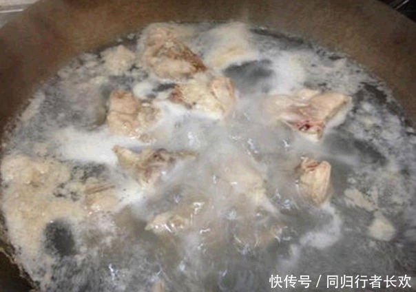  炖肉出现的浮沫，是精华还是脏东西，多数人做错，难怪肉难吃