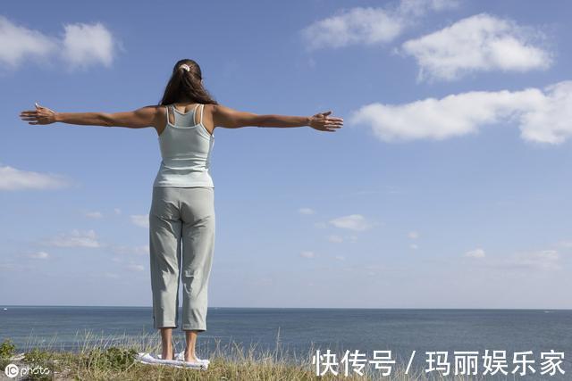 水泡|夏天出汗后,手脚出现水泡是怎么回事不重视可能危害健康