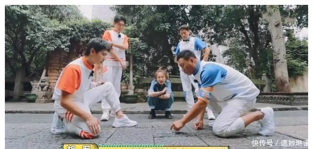 播出2期，收视连续夺冠，硬是把捉迷藏玩成暑期第一档爆款综艺