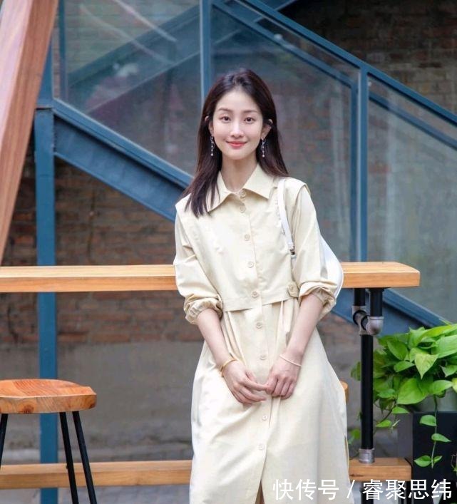 整体穿搭|女人的服装穿搭很有讲究,可以穿上精致的裙装,轻松成为优雅女人