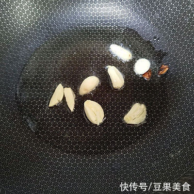 白菜炖烧肉这么做，吃前一定备足饭