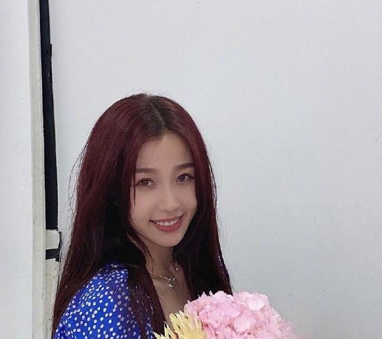  岳云鹏|帮岳云鹏帮虞书欣翻跟头，看看她的手的动作，难怪她害羞