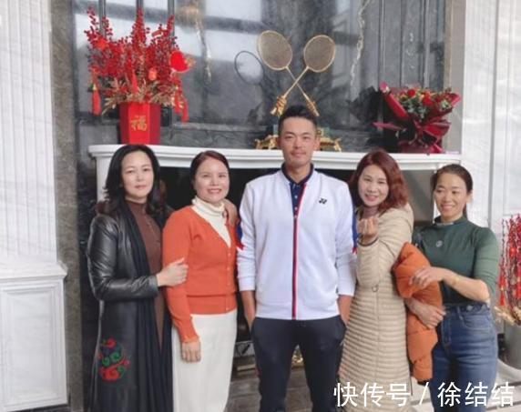 羽毛球|林丹豪华别墅落成,花园放300万豪车!网友期待他和谢杏芳生二胎