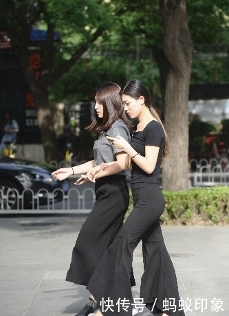 衣服|喇叭裤怎么穿都不好看?还不是你鞋子没选对!来看看别人怎么穿的