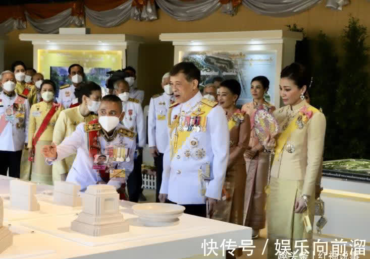 苏提达$36岁诗妮娜虚荣心强,用大黑伞代替华盖,集体亮相时终于露馅了