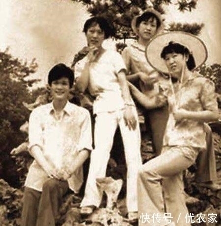 通迅 50年代到2010年代流行服的演变,你还记得小时候穿过的款式