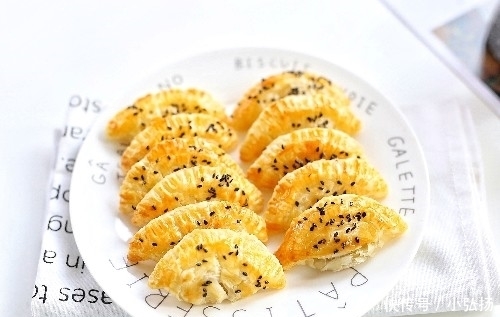 香蕉|不用和面,不用擀面,教你轻松制作香蕉酥,层层起酥,甜而不腻