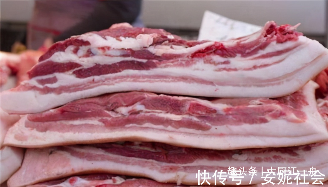 保存猪肉时，最忌直接放冰箱，肉贩子教我一招，放半年照样新鲜